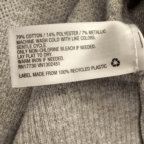 Silver and Metallic Gold Patterned Sweater (M) - Picture 10 of 10